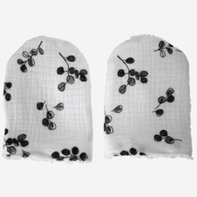 Load image into Gallery viewer, Oeko Tex Baby Leafy Bath Mitts - Baby Mittens Baby Bathing Mitts - Cotton Cleaning Mitts Little Scandi baby
